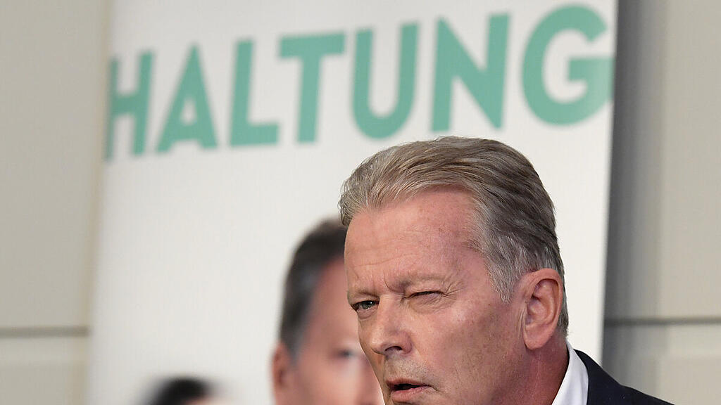 Mitterlehner rechnet in dem Buch mit der aktuellen Regierung ab