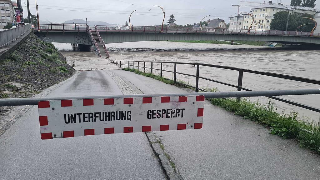 Pegel steigen nach Dauerregen: Radunterführungen in Salzburg-Stadt gesperrt