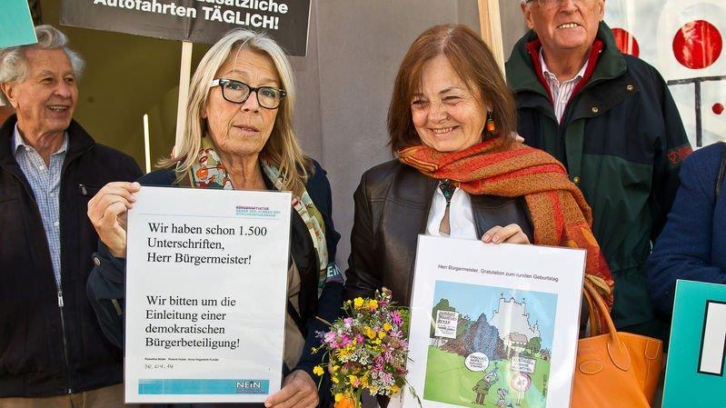 Demos vor dem Rathaus I