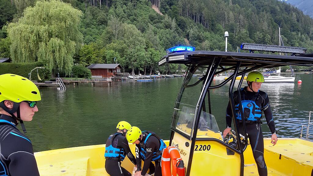 Wasserrettung übt am Zeller See