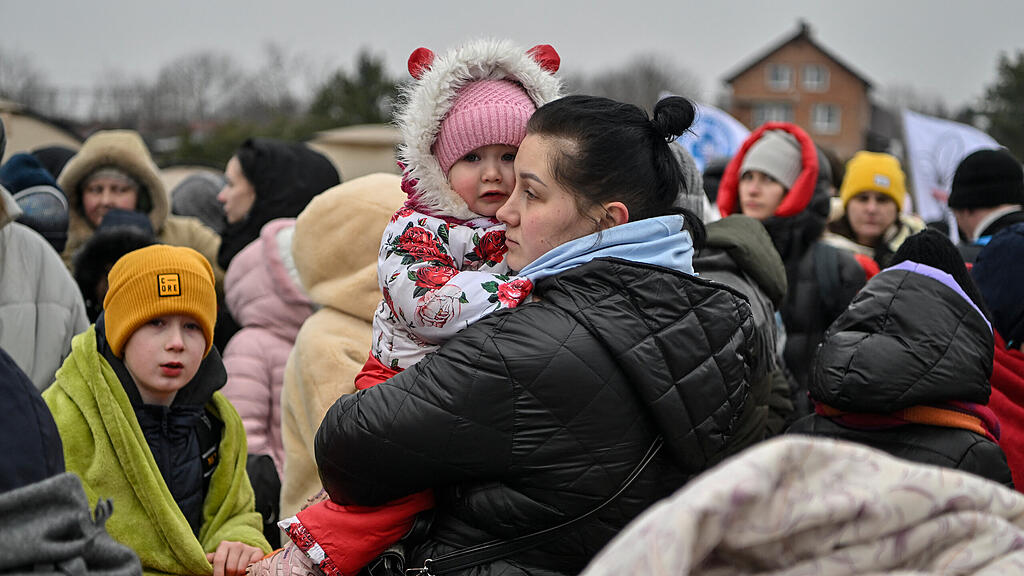 Ukraine-Krieg, Tag 12: Flüchtlinge kommen in Polen an