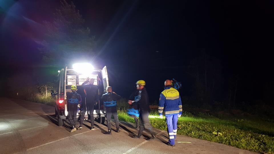 Pkw stürzt in Fuscher Ache