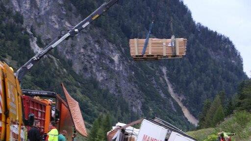 Lkw-Bergung auf A10