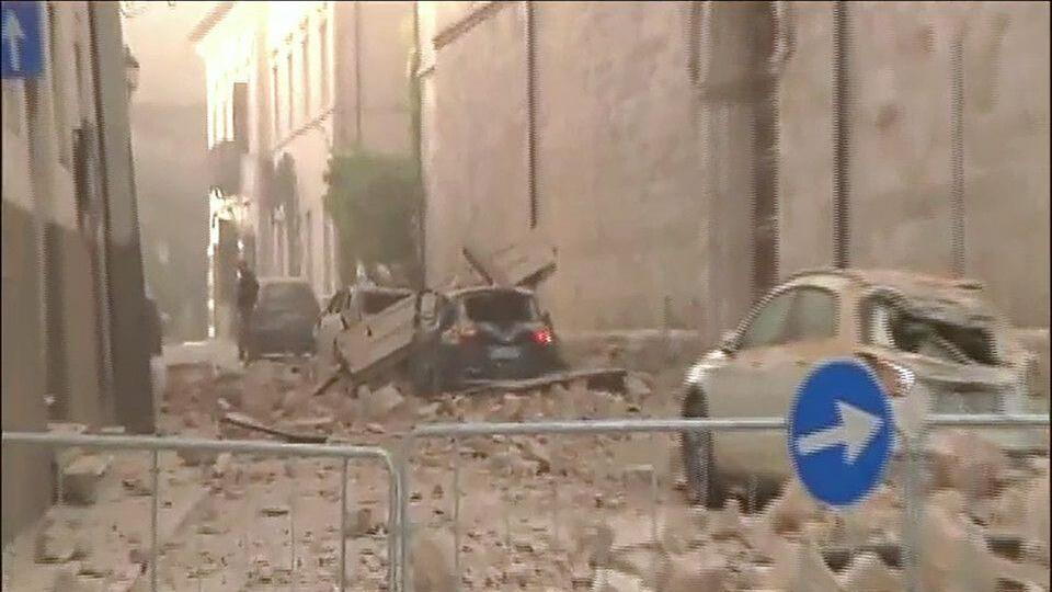Schwere Zerstörungen nach neuerlichem Erdbeben in Mittelitalien
