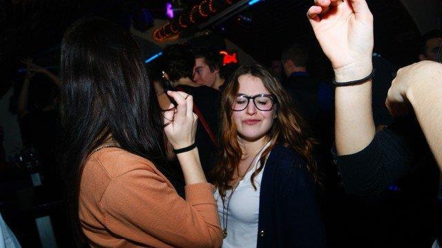 Weltuntergangsparty Vis a Vis