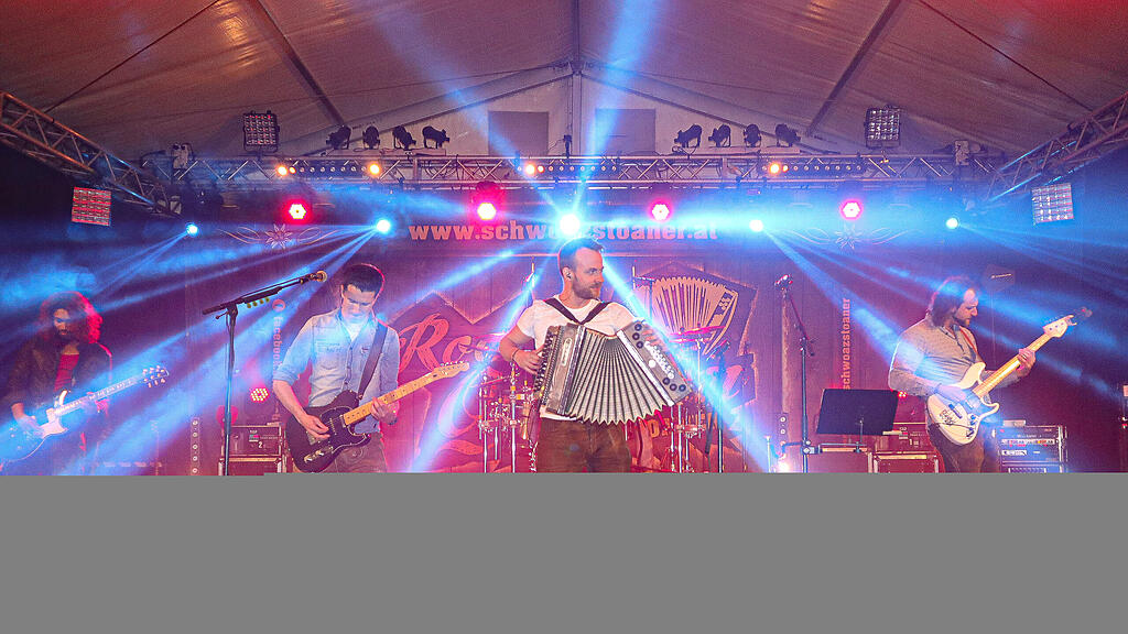 Maifest Stra\u00dfwalchen