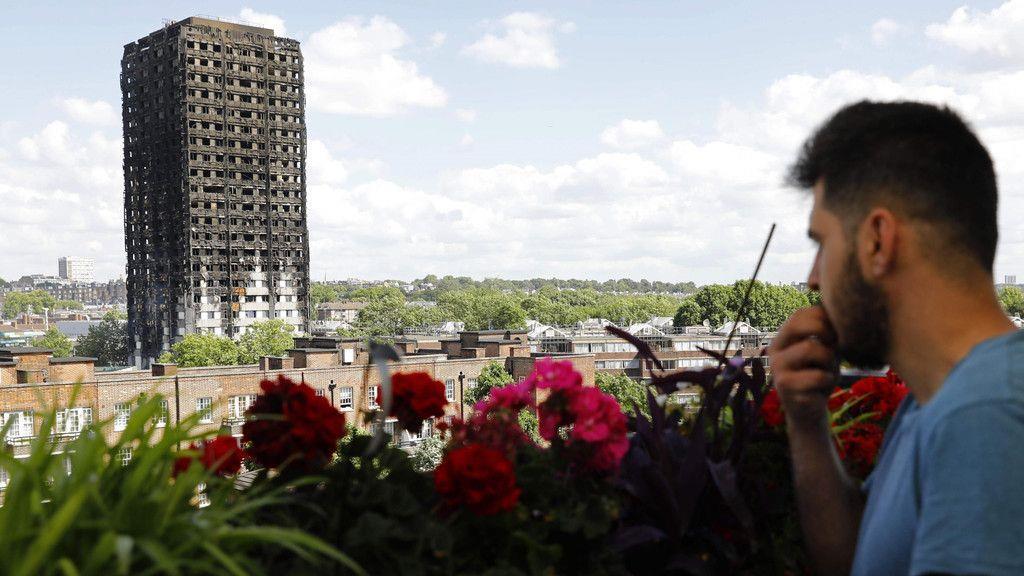Brand in Londoner Hochhaus: Tiefe Trauer, Einsatz geht weiter