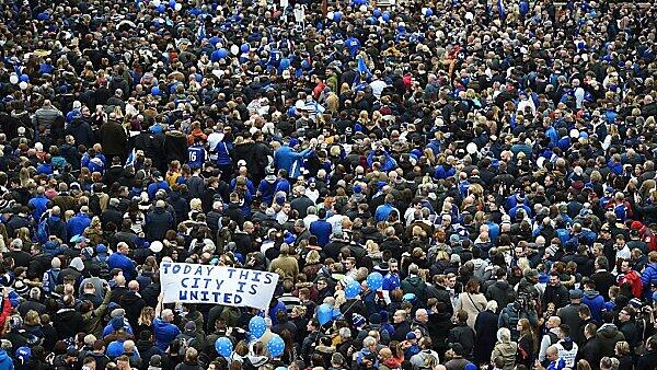 Trauermarsch von der Innenstadt Leicesters zum Stadion