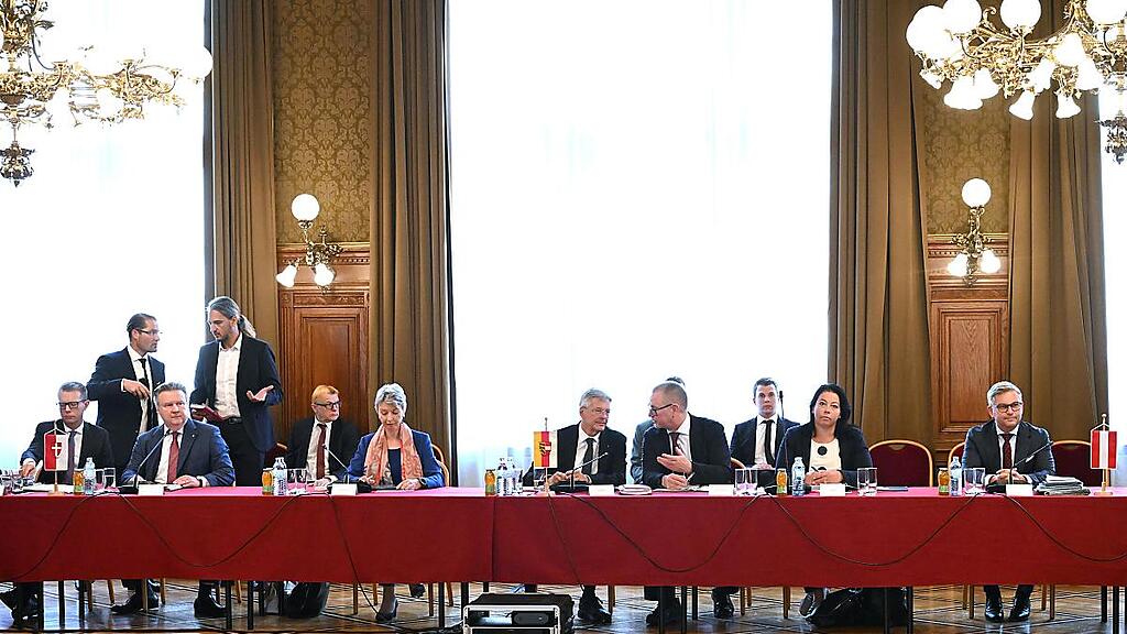 Finanzausgleichsverhandlungen im Rathaus in Wien