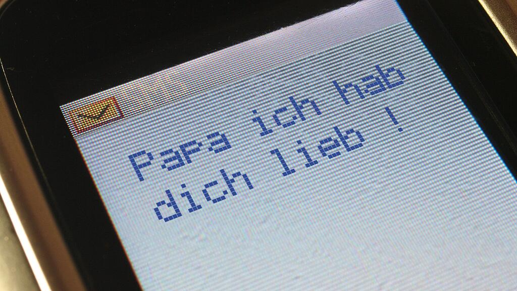 Auch ein Anruf oder eine aufmerksame SMS machen schon eine kleine Freude.