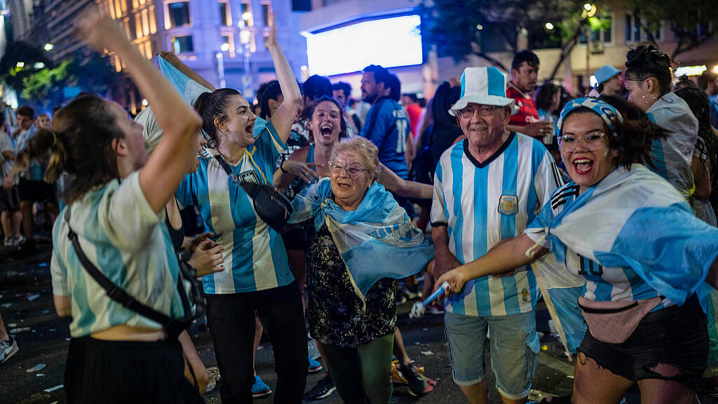 Argentinien ist Fu\u00dfball-Weltmeister: Party in Buenos Aires