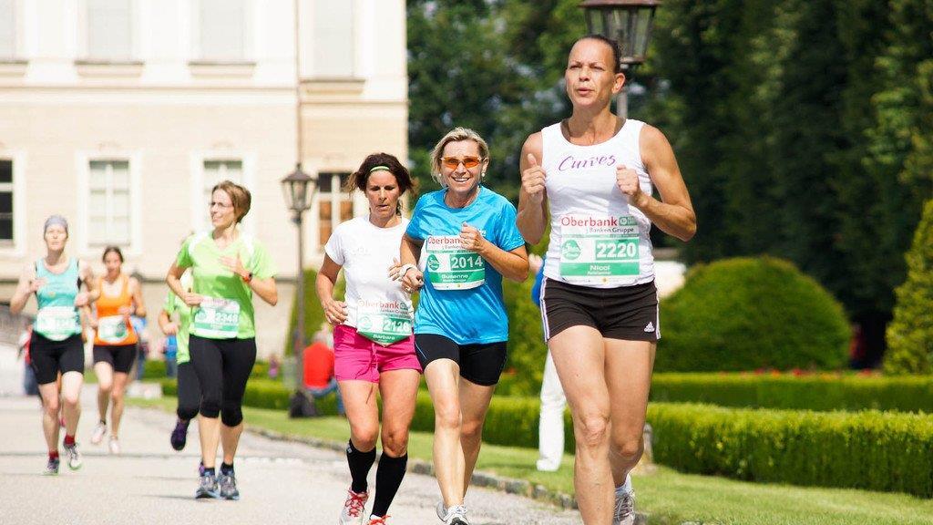 "Frau läuft!" im Schlosspark Klessheim