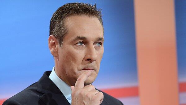 FPÖ-Chef Strache auf der Suche nach Unregelmäßigkeiten bei BP-Wahl