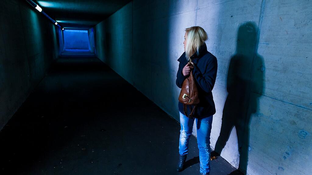 Eine Frau wurde am Bahnhof belästigt, eine weitere in einem Wohnhaus in der Altstadt.