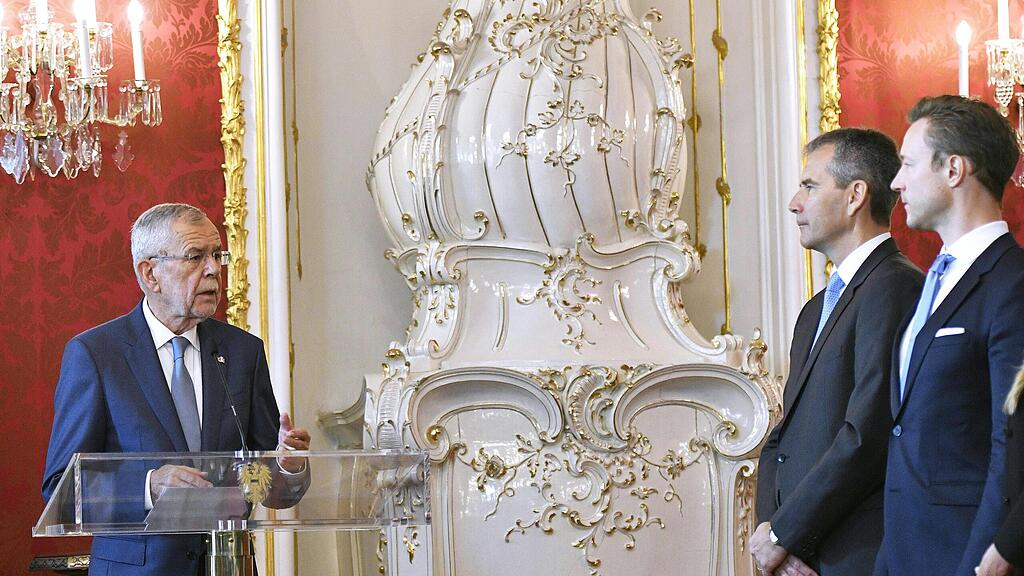AMTSENTHEBUNG DER REGIERUNG DURCH DEN BUNDESPR\u00c4SIDENTEN