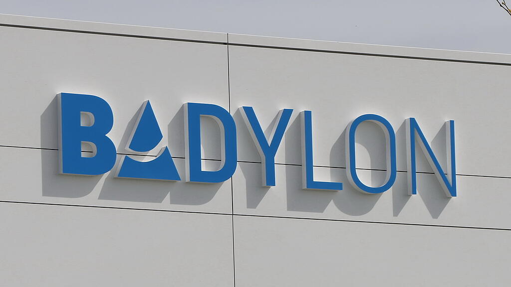 Badylon, Freilassing