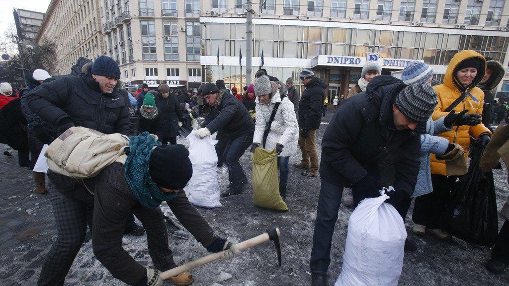 Machtkampf in der Ukraine: Proteste in Kiew