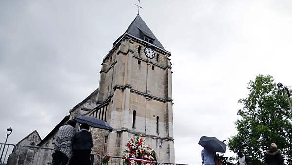Die Kirchen-Angreifer schnitten dem Priester die Kehle durch