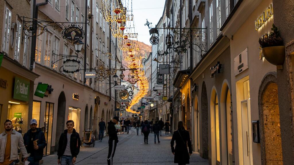 2020-11-17 09_43_28-3_(c)Andreas Kolarik_Getreidegasse Weihnachtsbeleuchtung 2020_43.jpg (3648×5472).jpg