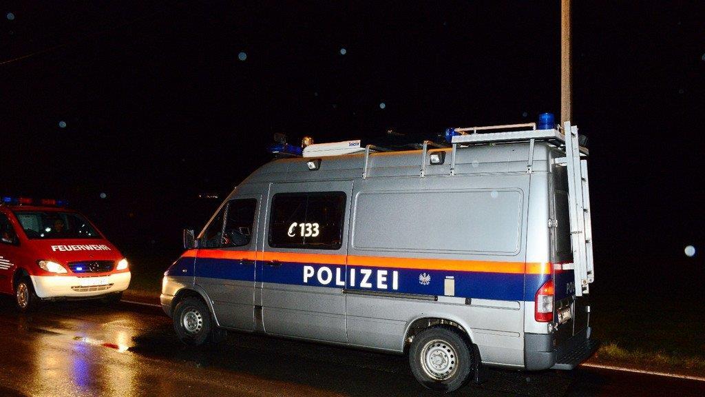 Pkw prallt in Gartenzaun, II