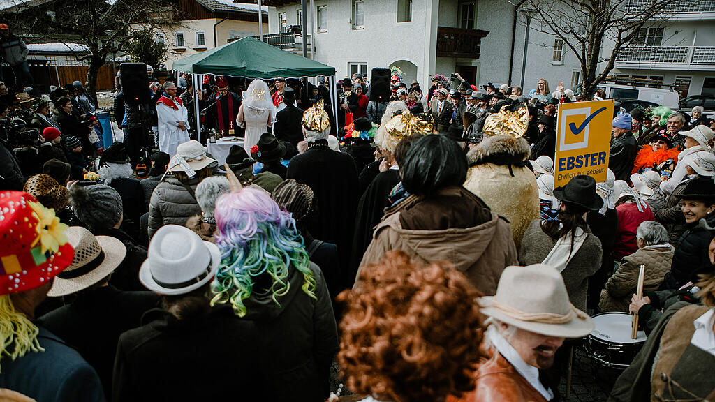 Verkehrte Hochzeit, Kirche