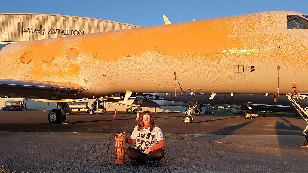 Farbe-Protest gegen Taylor Swifts Privatjet