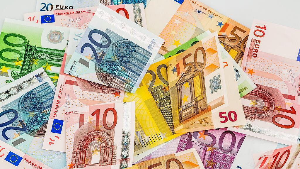 Tirolerin findet 15.000 Euro und bringt sie zur Polizei.