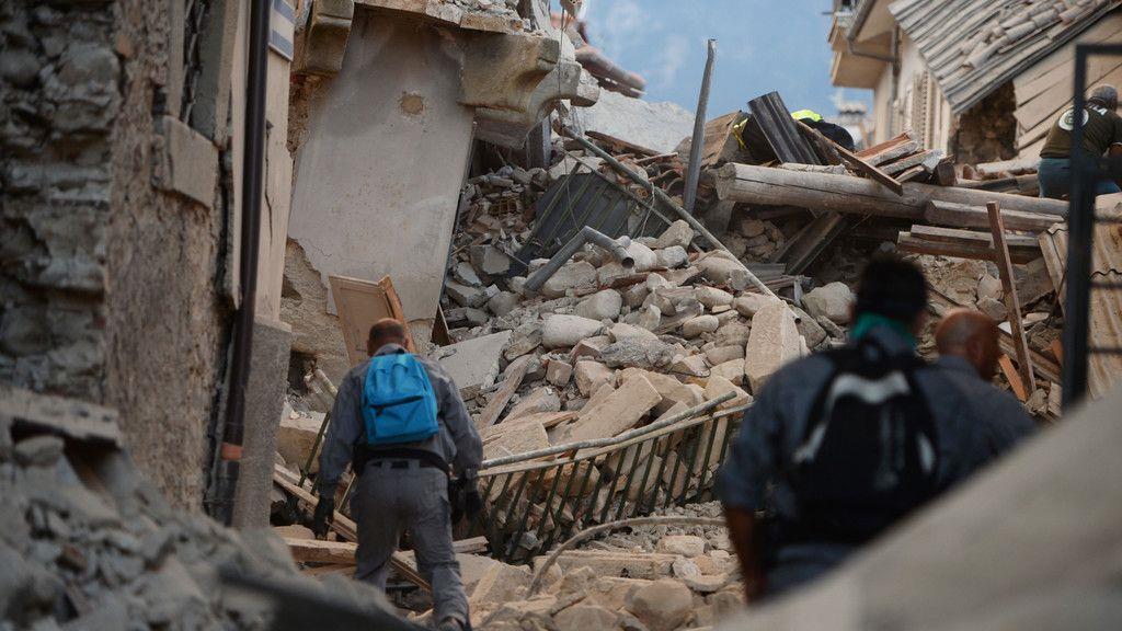 Mehrere Tote und schwere Zerstörungen bei Erdbeben in Italien