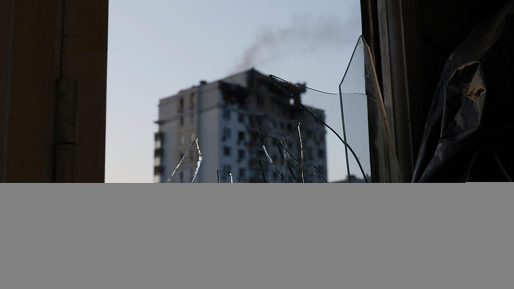 Angriffe auf Kiew: Brand in Hochhaus