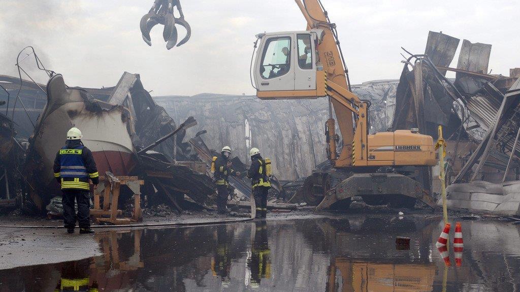 Konstanz: Brand in Bootslagerhallen richtet Millionenschaden an