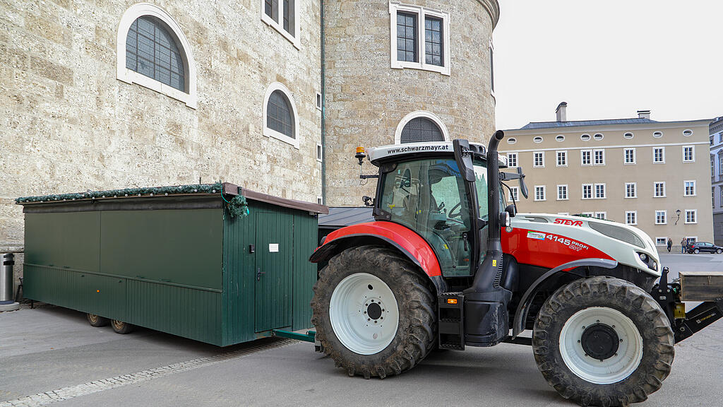 Aufbau Christkindlmarkt II