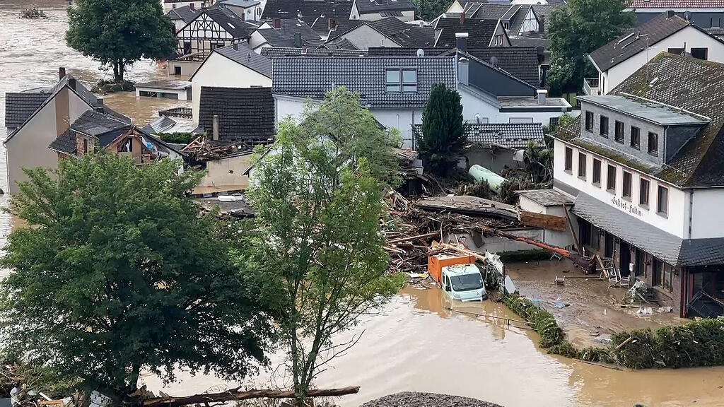 Sch\u00e4den nach Unwetter in Deutschland
