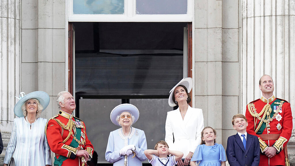 Queen feiert 70 Jahre Thronjubil\u00e4um