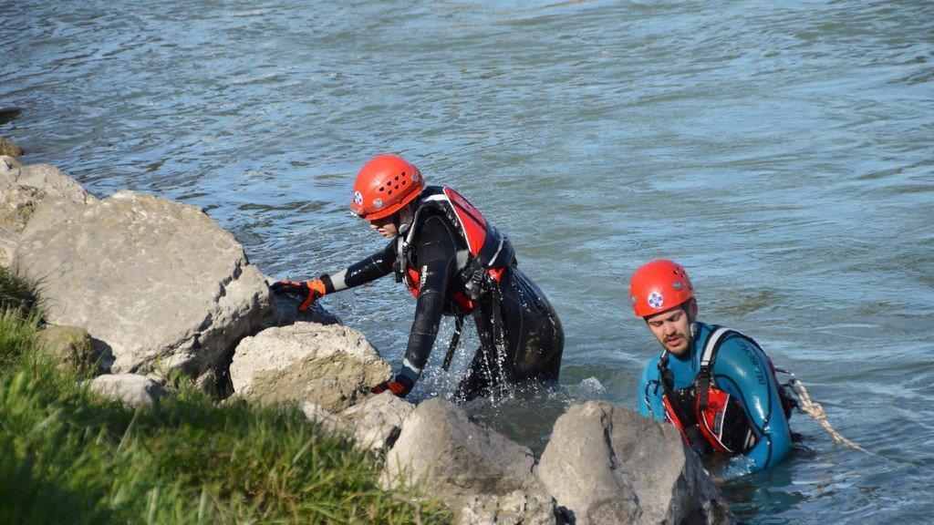 Übung der Wasserrettung, II