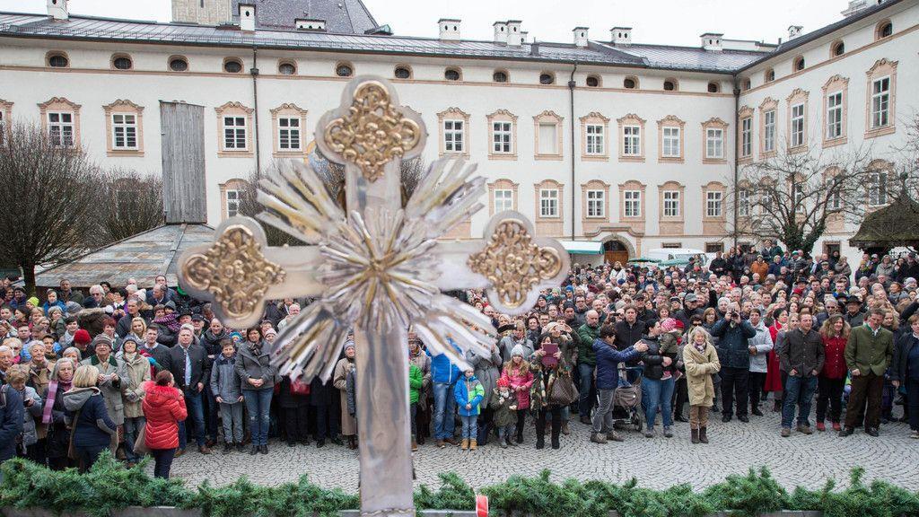 Traditioneller Metzgersprung in Salzburg