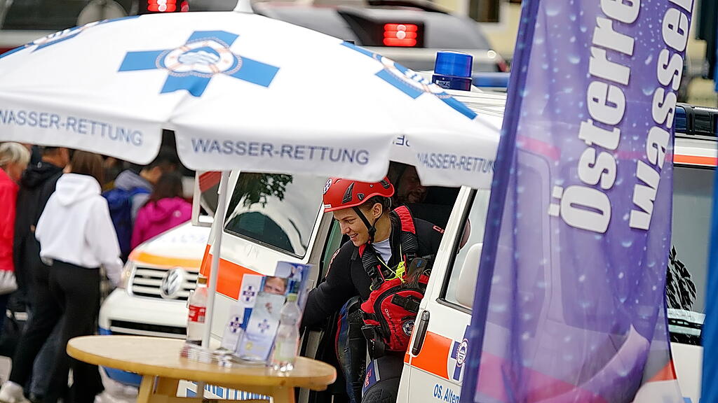 Wasserrettung, Rotes Kreuz, \u00dcbung