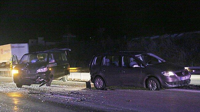 Bei dem Unfall auf der A8 bei Zellberg wurden vier Personen verletzt.