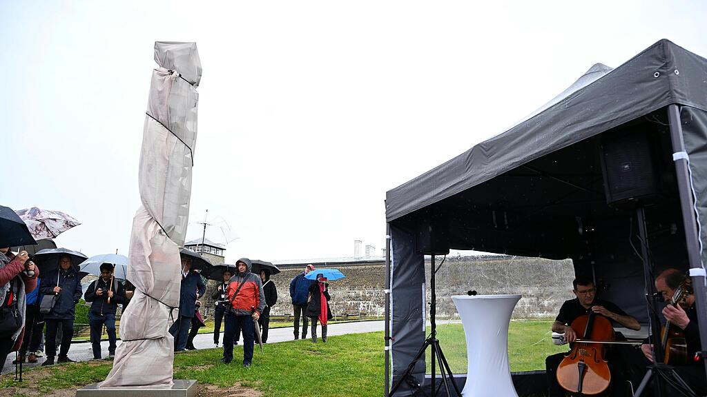 ENTHLLUNG DER AUSSENLAGER-STELE AM AREAL DER KZ-GEDENKSTTTE MAUTHAUSEN