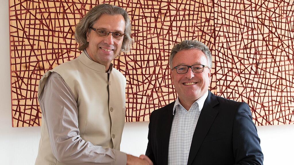 Michael Weese (links) und Landesrat Heinrich Schellhorn (rechts) beim Informationsgespräch am Donnerstag.
