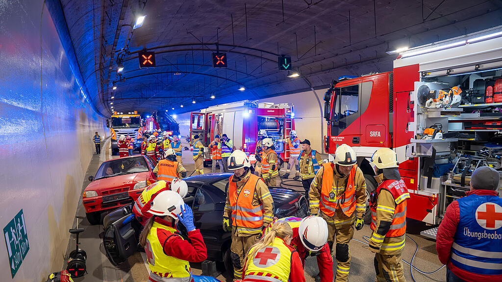 Große Einsatzübung im Lieferinger-Tunnel