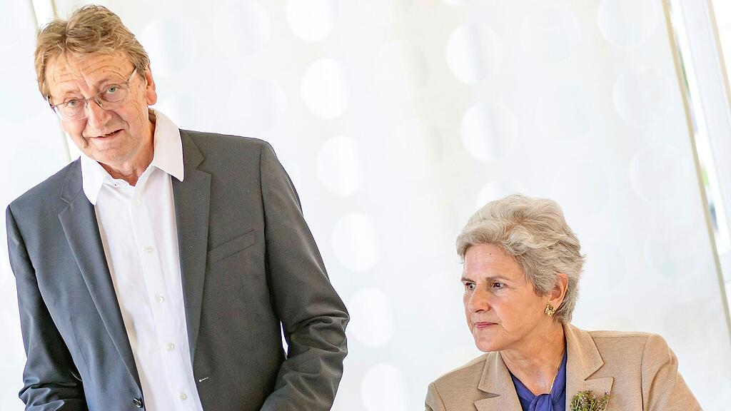 Karl Schnell mit seiner Listenkandidatin Barbara Rosenkranz.