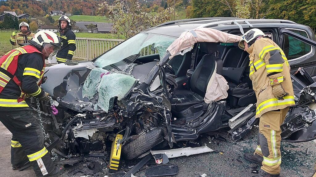 Schwerer Unfall auf B158 in Strobl