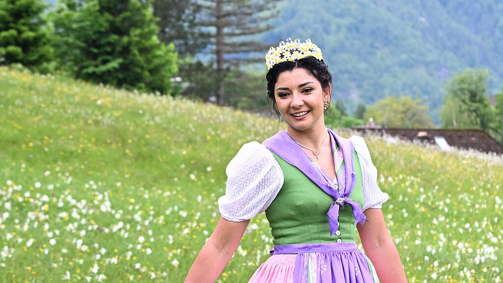 65. NARZISSENFEST IM AUSSEERLAND / FOTOTERMIN DER HOHEITEN