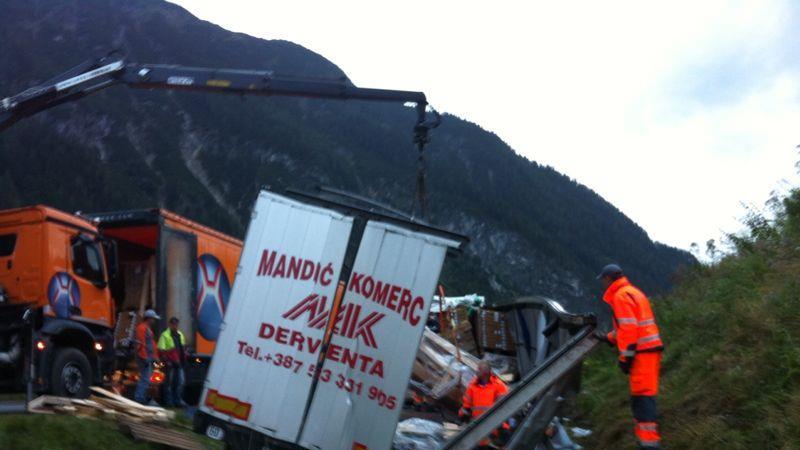 Lkw-Bergung auf A10