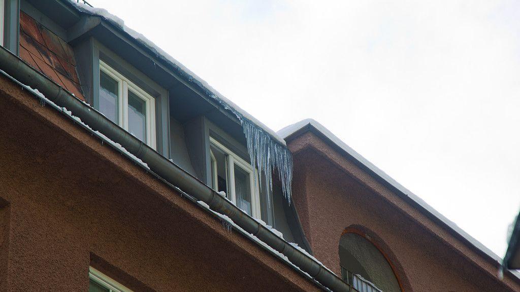 Siebenstädterstraße: Eiszapfen entfernt