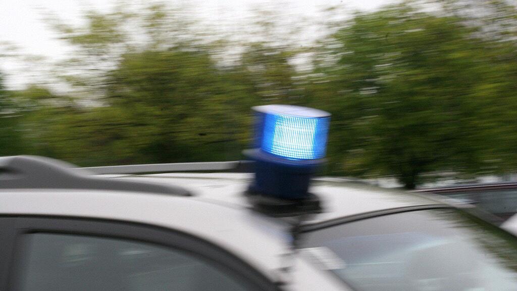 Die Polizei stoppte einen Klein-Transporter der mit 23 Insassen völlig überfüllt war.