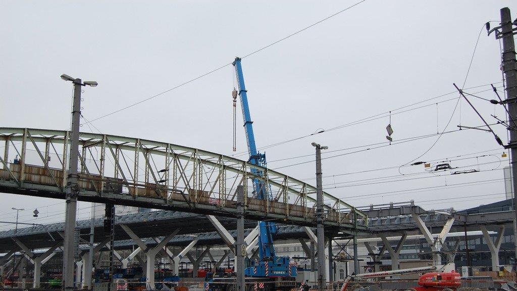 Fußgängerbrücke abgetragen