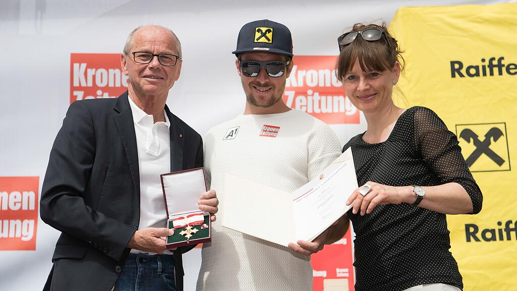 Hirscher (Mitte) mit den Landesräten Stöckl (links) und Berthold.