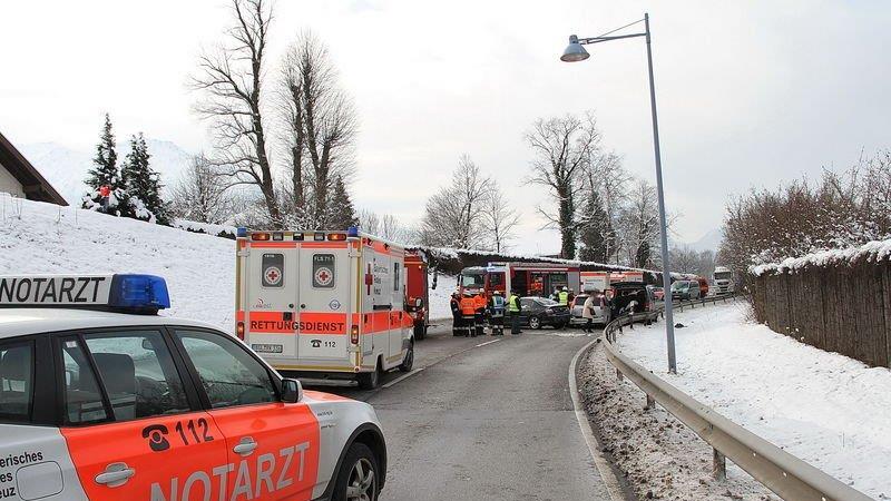 Fünf Verletzte nach Crash auf B20