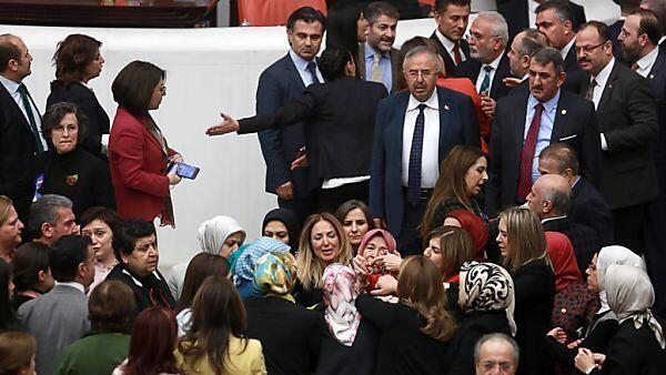 Aufregung im türkischen Parlament